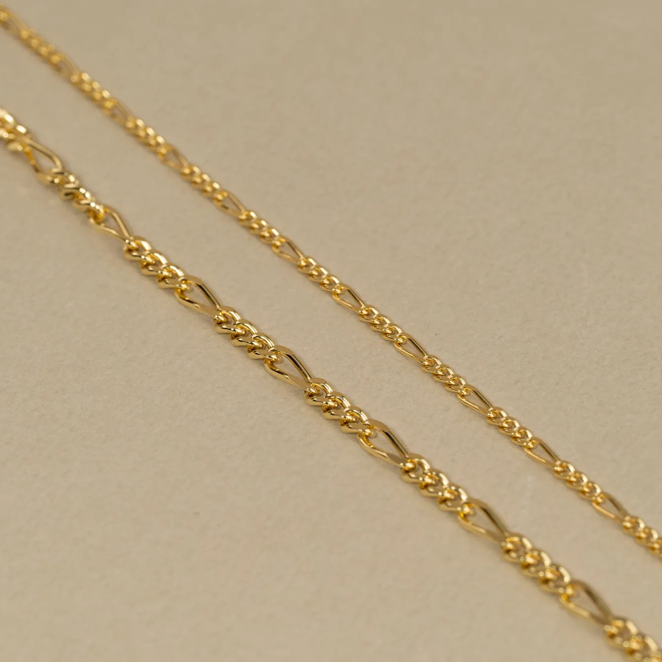 UMA SMALL FIGARO GOLDEN BRACELET - Sisi Copenhagen