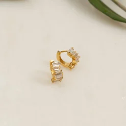 VANESSA CRYSTAL GOLDEN CREOL EARRING - Sisi Copenhagen