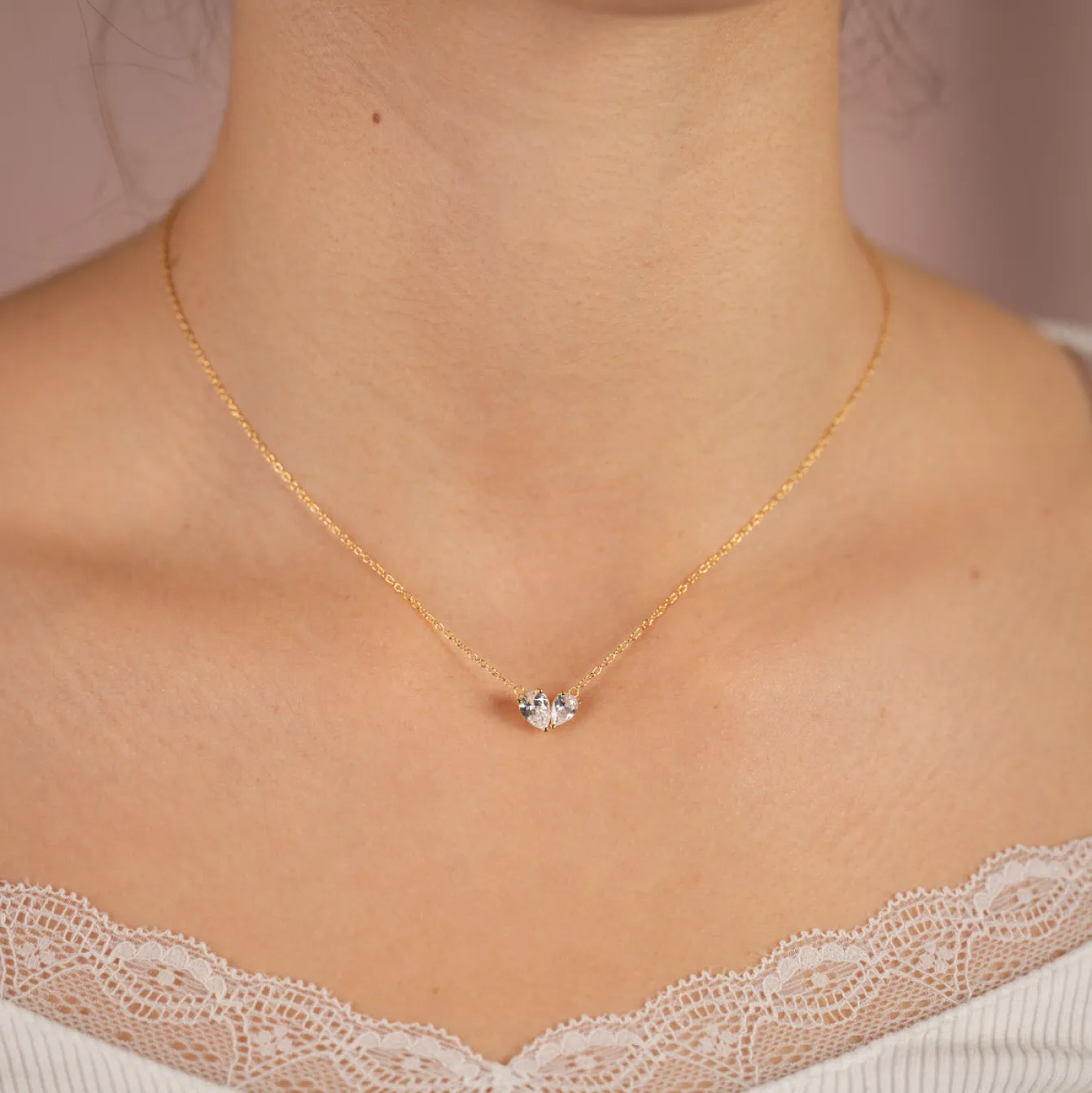 VERA CRYSTAL GOLDEN NECKLACE