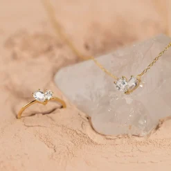 VERA CRYSTAL GOLDEN NECKLACE