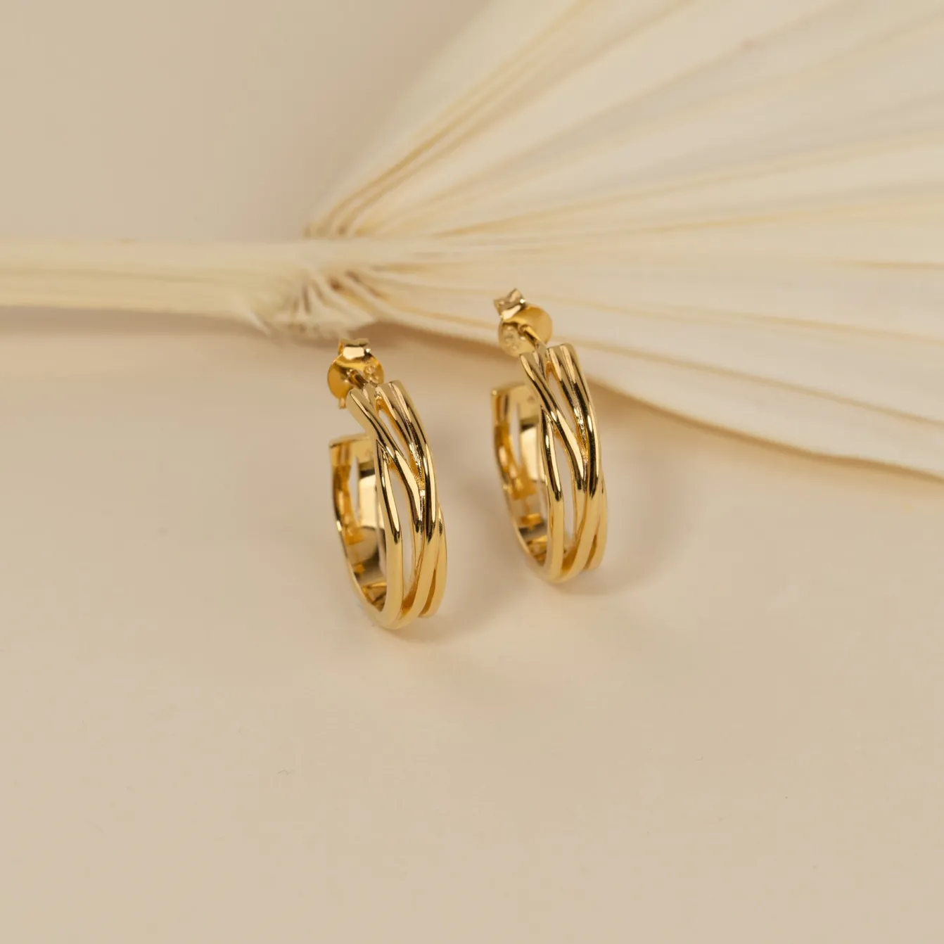 WILLOW GOLDEN CREOL EARRING