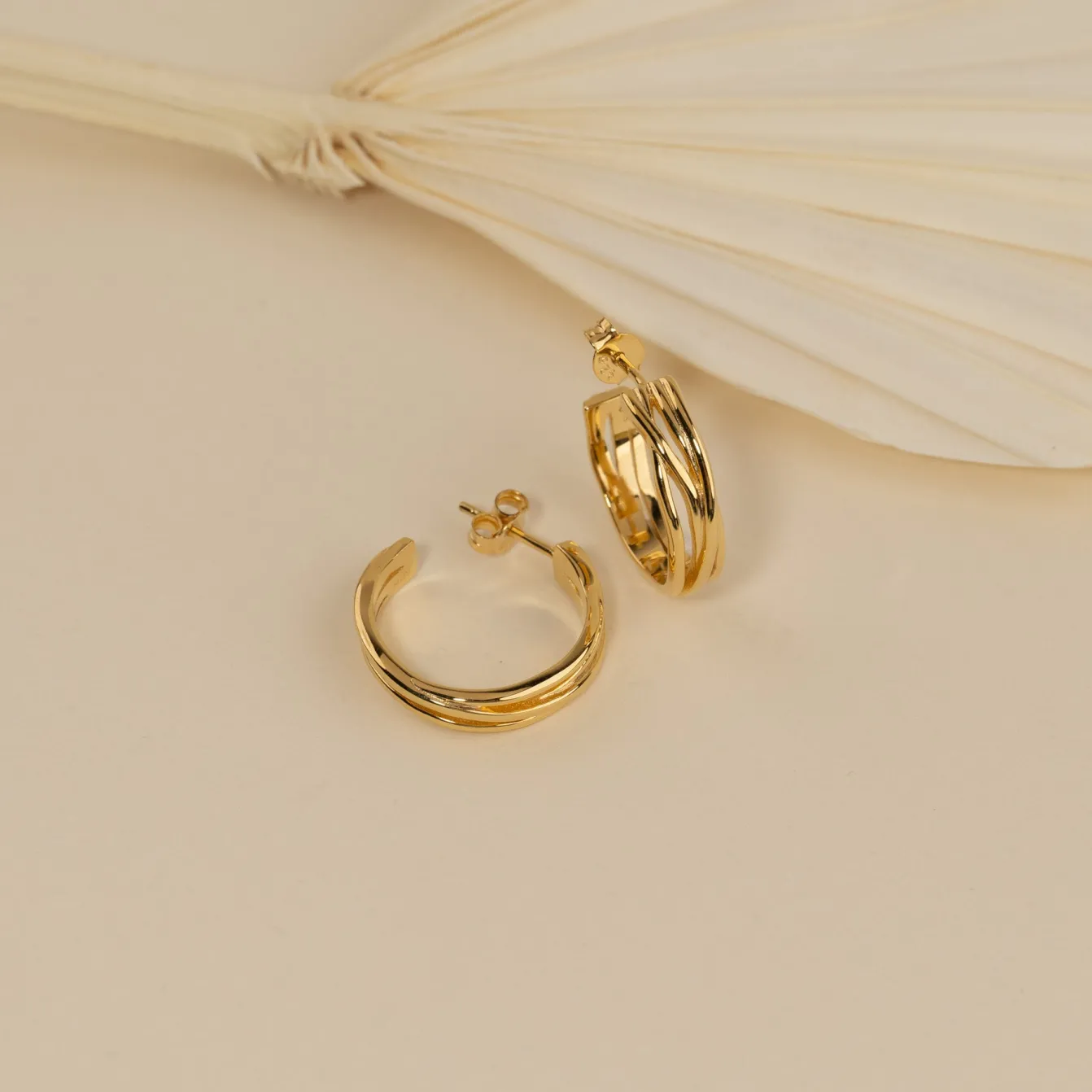 WILLOW GOLDEN CREOL EARRING