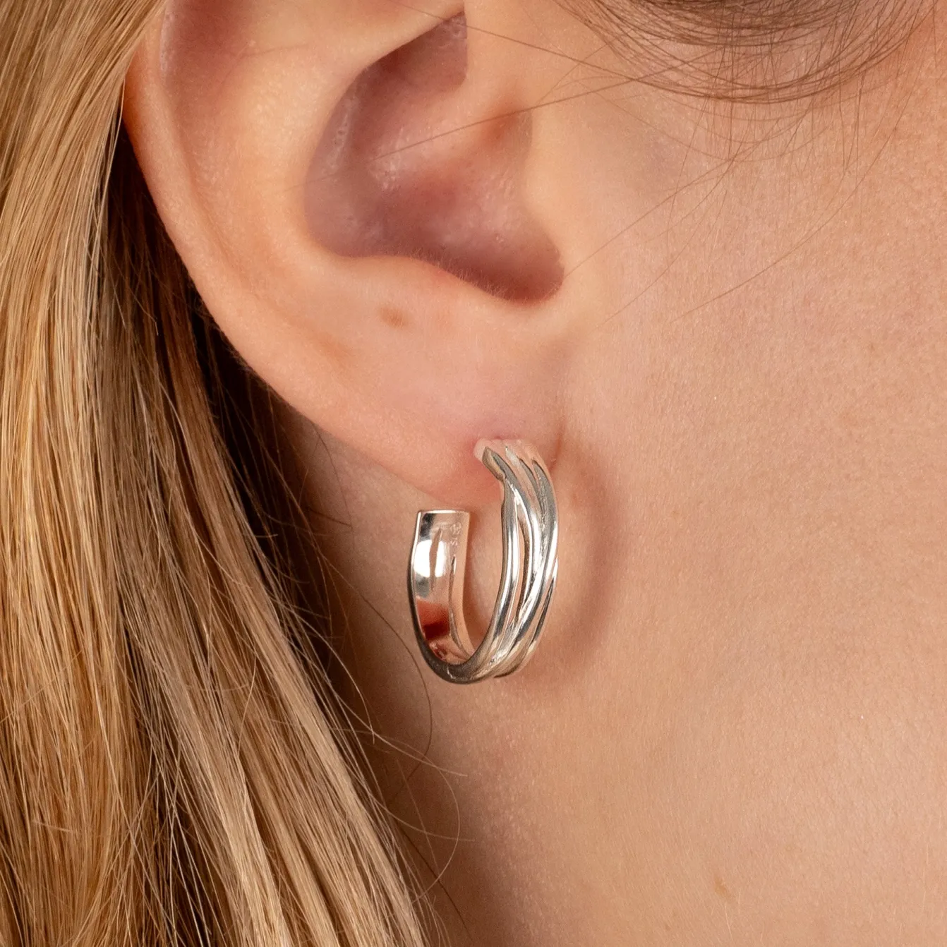 WILLOW SILVER CREOL EARRING