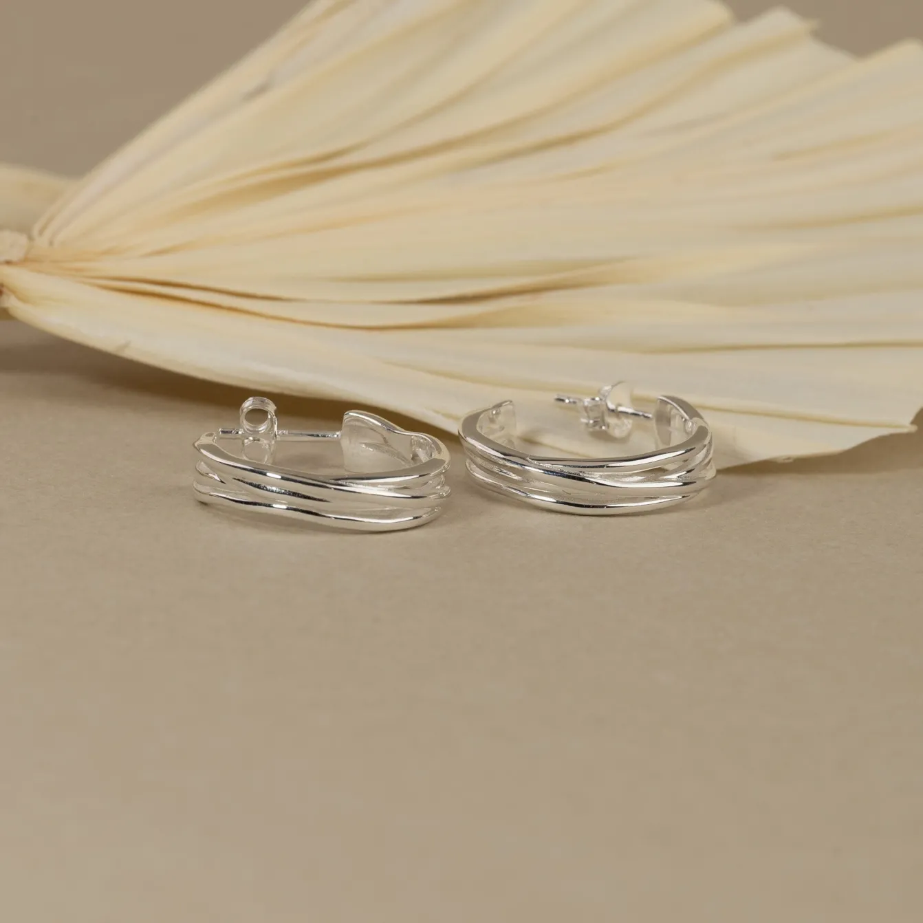 WILLOW SILVER CREOL EARRING