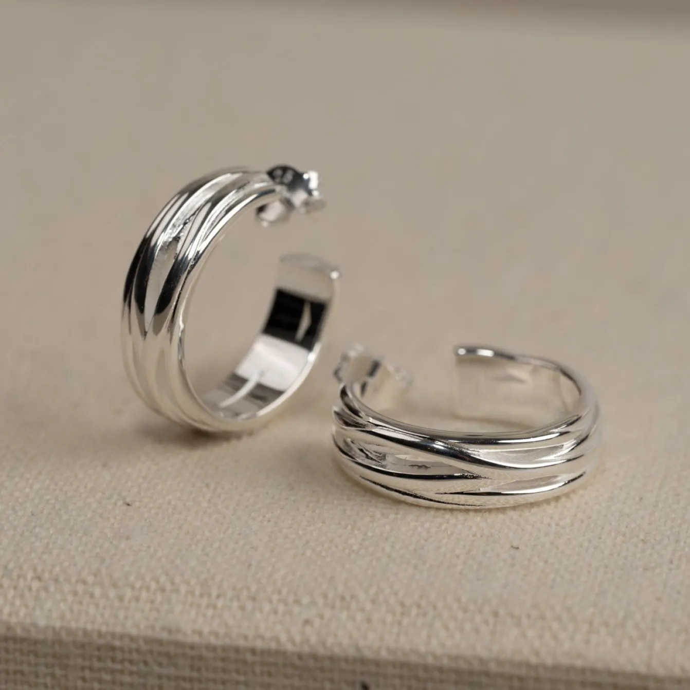 WILMA SILVER CREOL EARRING