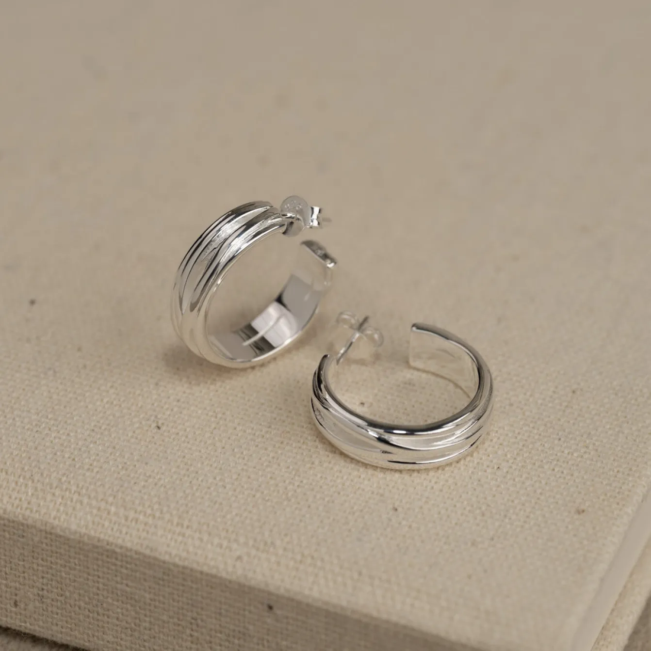 WILMA SILVER CREOL EARRING