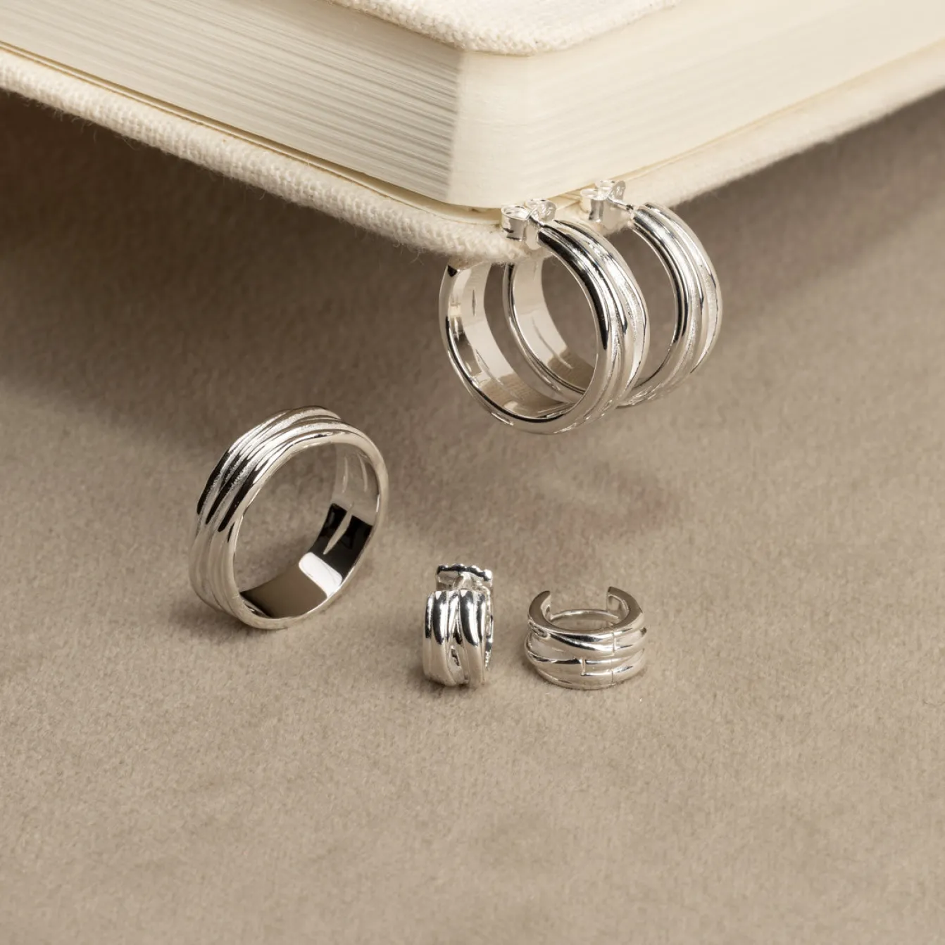 WILMA SILVER CREOL EARRING